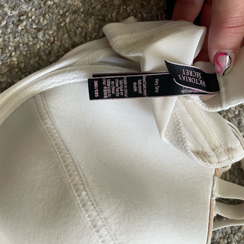 Vs Lace Bra Bundle - image 3